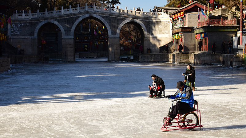 Ride ice bicycles on the frozen lake
