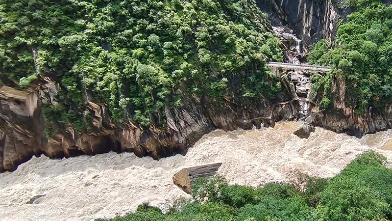 Tiger Leaping Gorge in Shangri-La