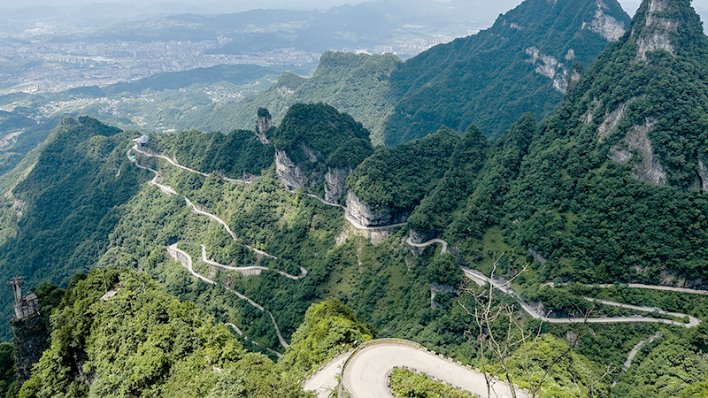 99-bend Road on Tianmen Mountain