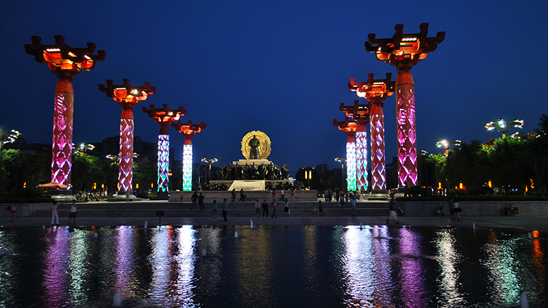 Admire the Great Tang All Day Mall at night