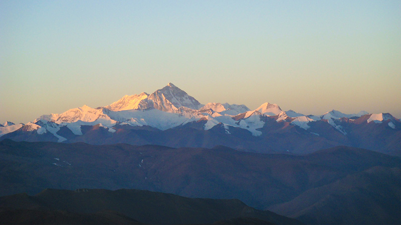 Admire Mount Everest in a distance