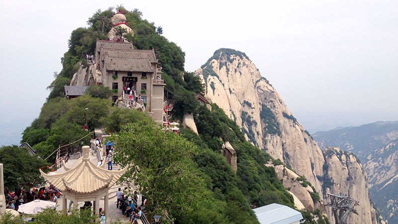 Climb up the Mount Huashan