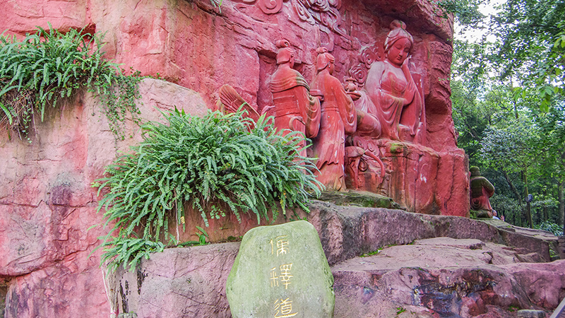 On the way up to the top of Mt. Emei