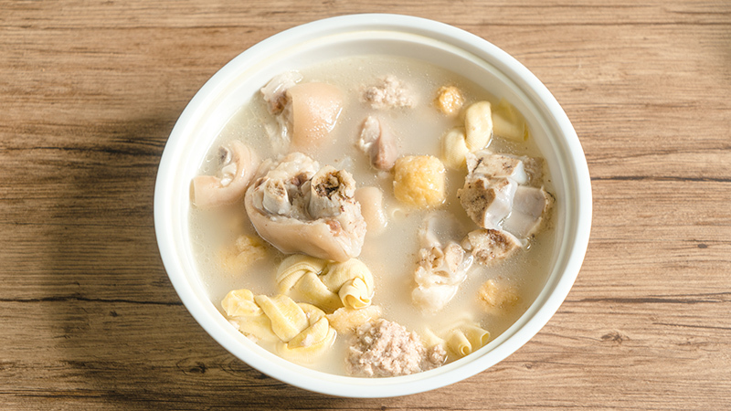 Thick pig trotter soup