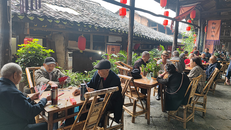 Chengdu local people have fun