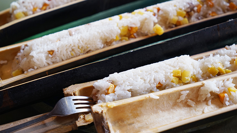 Fill the bamboo with rice and steam it