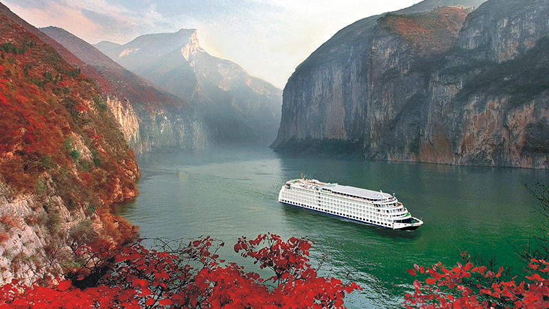 The Yangtze River Cruise and foliage in autumn