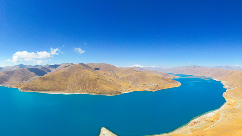 Scenery of Yamdrok Lake