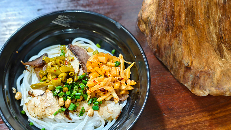 Guilin Rice Noodles with rich toppings