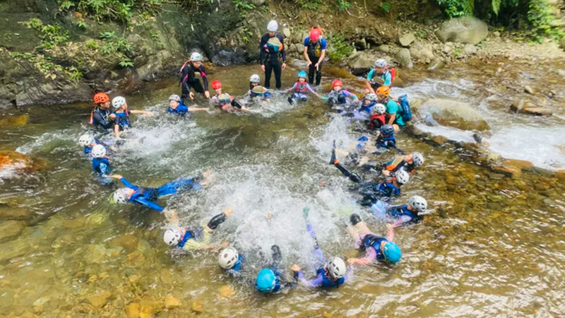 Kids have fun in water in summer in Guilin