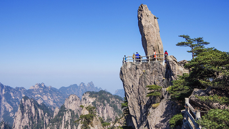 Flying-over Rock in Huangshan Mountain