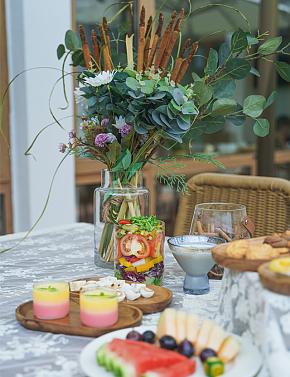 Hand-picked Hotels & Restaurants