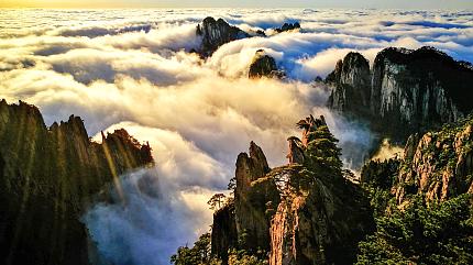 Sea of Clouds Over the Yellow Mountain