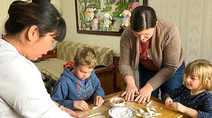 Dumpling-making lesson with local family, Beijing